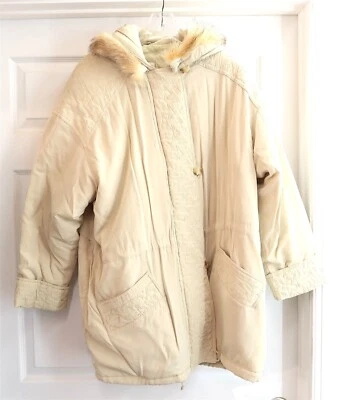 Casaco feminino EXPRESS AVENUE DE L'OPERA tamanho grande comprimento médio creme/castanho - Imagem 1 de 4