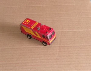 MATCHBOX 1980 COMMAND VEHICLE FOAM UNIT fire engine metro airport - PLAYWORN - Picture 1 of 8