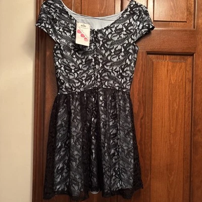 Vestido Junior Talla 5 Azul Claro Con Superposición Negra Foto 1 de 4