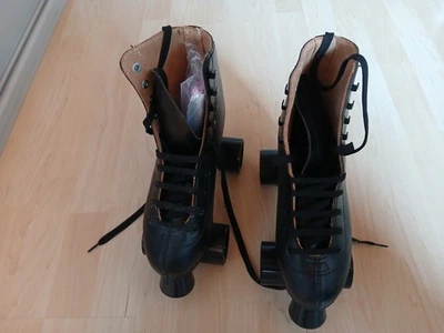 Rollschuhe - Bild 1 von 2