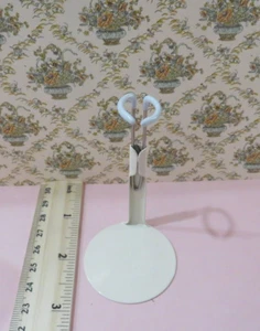 Soporte de muñeca de metal para muñecas delgadas de 4" - 6" escala 1:12 casa de muñecas, BJD, LIL DOLLS! #99 - Imagen 1 de 3