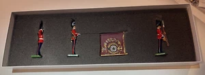 W. BRITAIN SCOTS GUARDS: COLOUR PARTY WITH STATE COLOUR - SET # 5991 QUEEN VIC - Picture 1 of 7