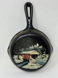 Vintage handbemalte Gusseisen Pfanne dekorative Wandkunst überdachte Brücke 6,5" - Bild 1 von 6