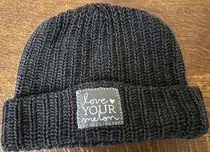 Love Your Melon dunkelanthrazit Bündchen Beanie Mütze mit Stoff Logo Patch - Bild 1 von 3