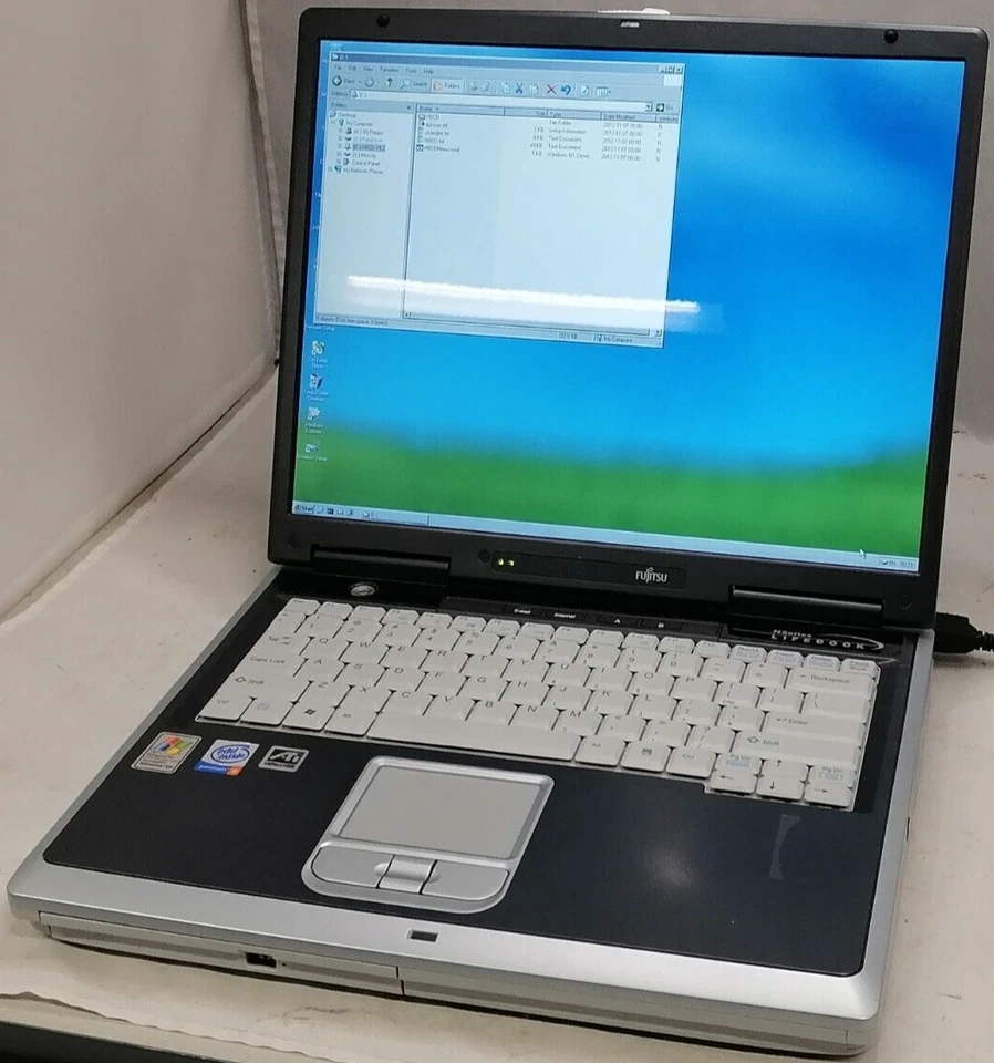 PARA REPUESTOS 15" Fujitsu Lifebook FPC06005AK (Pentium 4/2.8 GHz/512 MB RAM/SIN HDD) Foto 1 de 4