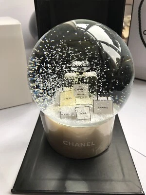 Chanel No 5 GOLD PERFUME BOTTLE Snow Globe *VIP* Gift Exclusive 🇬🇧 - Image 1 of 4