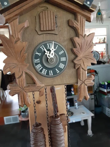 Vintage German Cuckoo Clock WORKS Cover