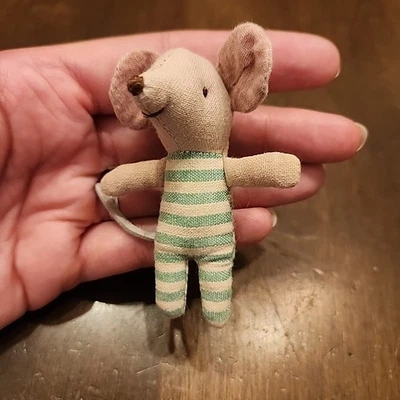 Maileg Sleepy Wakey Baby Junge gestreift blau grün Maus ohne Streichholzschachtel Plüsch Mäuse - Bild 1 von 3