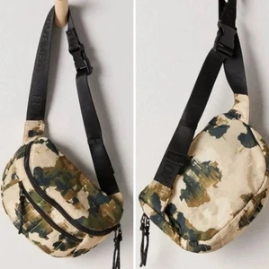 Neu! Free People x FP Movement Quilted Print Sling Gürteltasche Camouflage Neu mit Etikett - Bild 1 von 11
