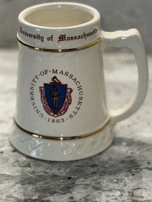 Taza grande vintage de piedra de cerámica con adornos dorados Amherst de la Universidad de Massachusetts de 1863 Foto 1 de 4
