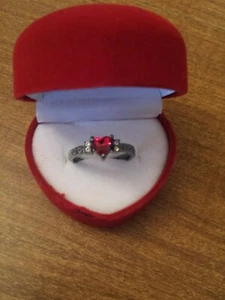 Fashion Jewelry 925 Silver Black Gold Filled Love Heart Shape Ruby Wedding Ring! - Picture 1 of 4