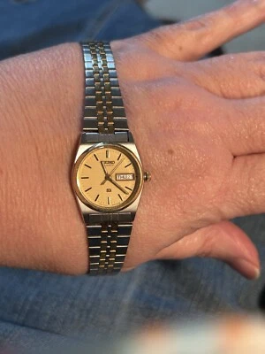 Seiko 2A23-0029 A3 Ladies Quartz Watch Vintage New Battery - Image 1 of 4