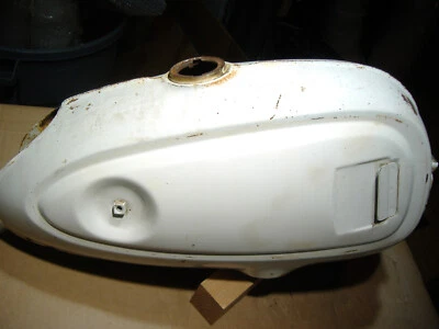Depósito de gasolina Honda S90 años 60 Super 90 oxidado Foto 1 de 4
