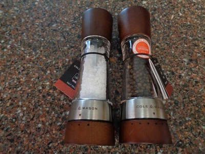 Juego 2 Molinillos de Sal y Pimienta Ajustables de Madera Cole & Mason Derwent 7.5" Foto 1 de 4