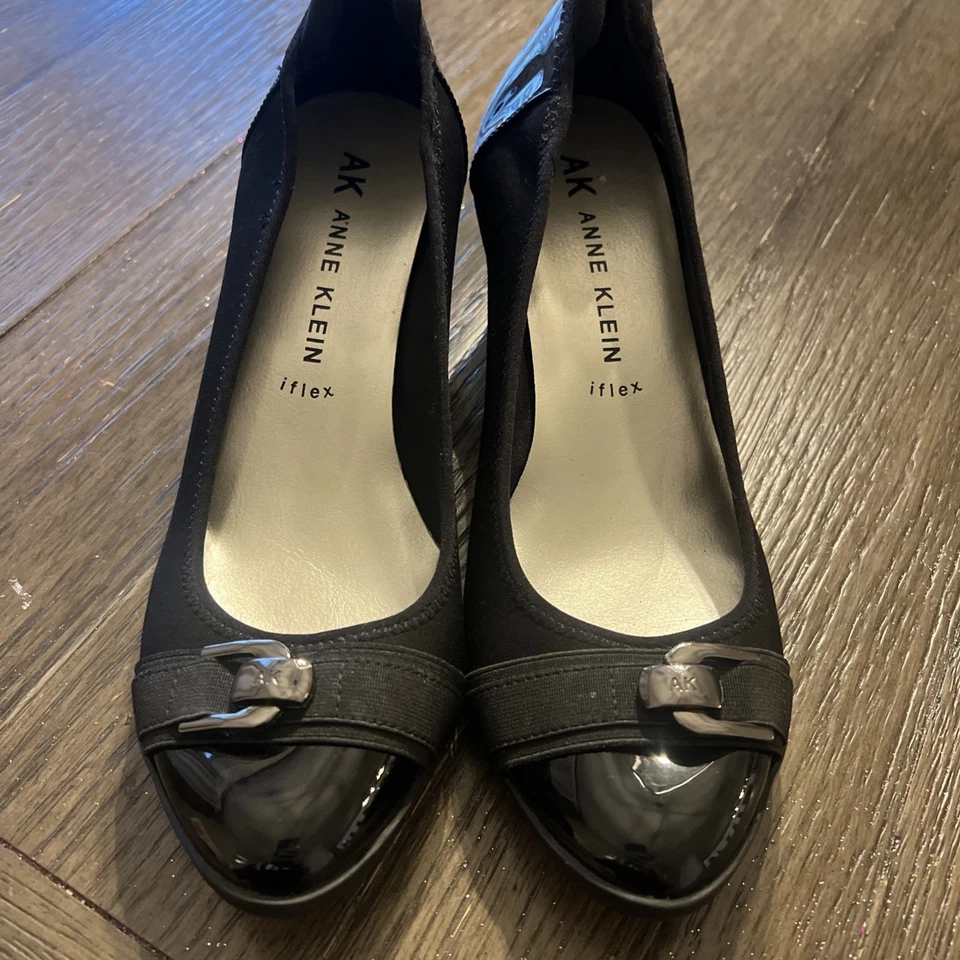 Женские спортивные туфли Anne Klein 8,5 M черные на танкетке с открытым носком ткань/лакированная кожа - Изображение 1 из 4