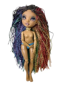 Rainbow High Vanessa Tempo bambola nuda lunga mini capelli intrecciati multicolore - Foto 1 di 9