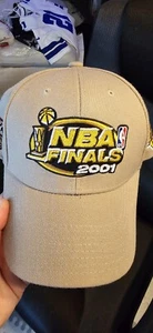 Mitchell & Ness Los Angels Lakers 76ers 2001 NBA Finale Druckknopflasche Mütze Kappe khaki - Bild 1 von 7