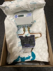 Setra Model 231MS1 P/N 231GMS113VD Wet to Wet Pressure Transducer With Manifold - Picture 1 of 3