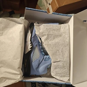 Size 10 - Jordan 5 Retro SE Mid UNC - Picture 1 of 7