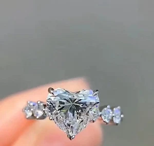 Anillo de boda de diamantes cultivados en laboratorio con forma de corazón de 1,60 quilates de oro blanco real de 14 quilates - Imagen 1 de 14