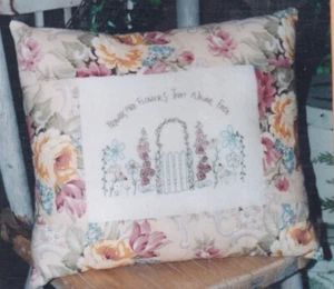 Friends are Flowers that Never Fade Stitchery Pillow Pattern Vintage Amberwood - Picture 1 of 4