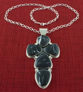 Weiße Blitz Marmor Kreuz Halskette von Navajo Künstler Lyle Piaso - Bild 1 von 4