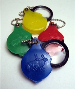 Vintage 6 Magnifying Glass Keychain Charms Old Gumball Vending Machine Prize - Picture 1 of 1