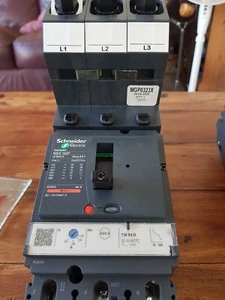 Schneider MGP1003X 415V - Schwarz. Unbenutzt. - Bild 1 von 4