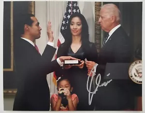 Julian Castro Signed 8x10 Photo 2020 Former Presidential Candidate Political RAD - Picture 1 of 1