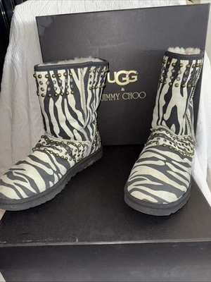 Botas de gamuza con tachuelas Jimmy Choo UGG 'Kaia' beige cebra para mujer talla 9 $595. Foto 1 de 4