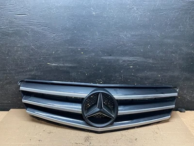 Parrilla delantera OEM V2522 DG Mercedes-Benz W204 C300 C350 2008 a 2014 Foto 1 de 4