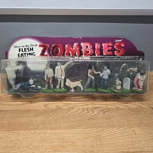 GLOW IN THE DARK FLESH EATING ZOMBIES PLAYSET FIGURE CONFEZIONE DANNEGGIATA - Foto 1 di 6