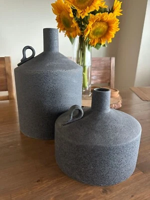 Juego de dos botellas decorativas de cerámica de pino Foto 1 de 3