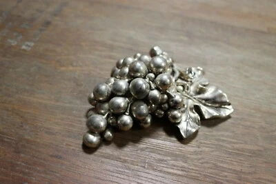  BOMBONIERA  GRAPPOLO UVA  ARGENTO   CM. 12X9 -- SILVER GRAPES - Immagine 1 di 2