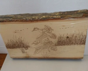 Reloj creativo de nogal pirografía hueca pájaro salvaje gansos corteza de árbol de madera baja - Imagen 1 de 5