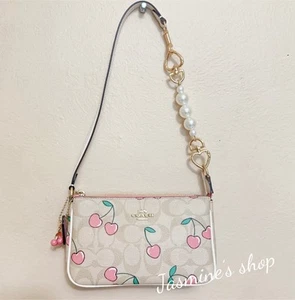 Neu mit Etikett Coach Nolita 19 Zoll charakteristisches Canvas mit Herz Kirschmuster CF400 - Bild 1 von 13