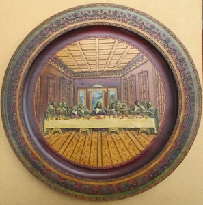 VTG.POLISH FOLK ART WOOD LAST SUPPER PLATE - HAND PAINTED FIGURES - BRASS INLAY - Picture 1 of 7
