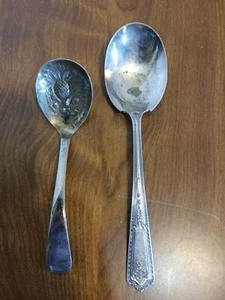 Set Of Two Silverplate Sugar Spoons - Picture 1 of 9