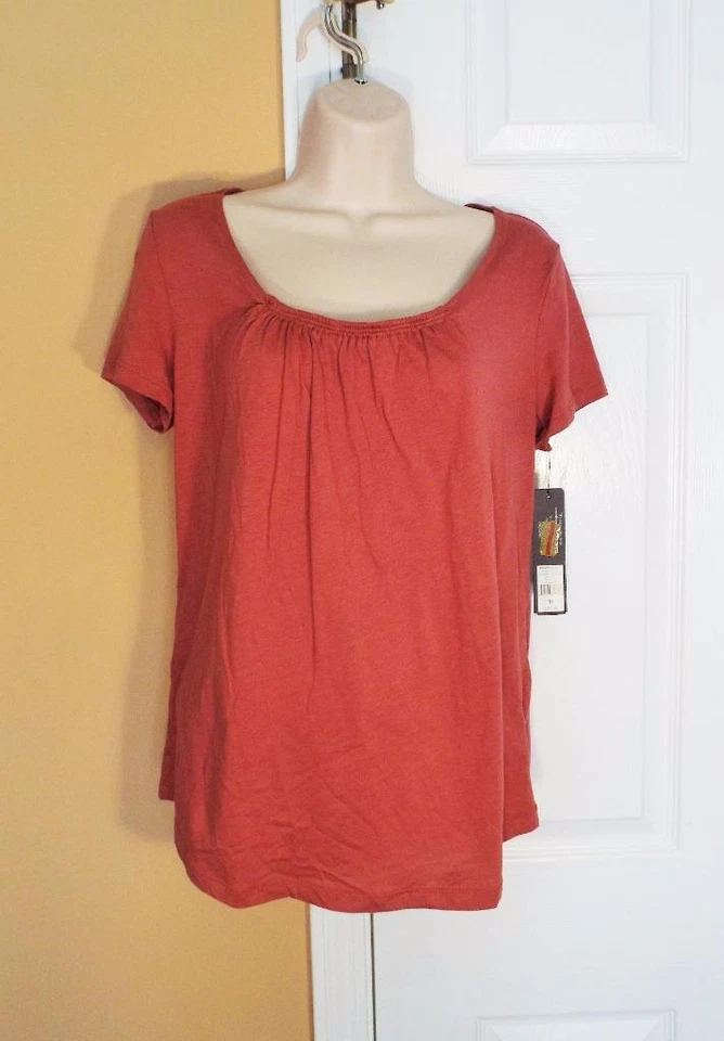 DAISY FUENTES POLVORIENTO ROSA MALVA MANGA CORTA TOP TEJIDO - MEDIANO - NUEVO CON ETIQUETAS $36.00 Foto 1 de 1