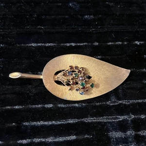 Spilla foglia vintage 3" testurizzata tono oro filo multicolore strass scintillante - Foto 1 di 7