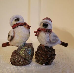 2 Don Mechanic Ent Ltd Christmas white bird in red hat and scarf resin figurines