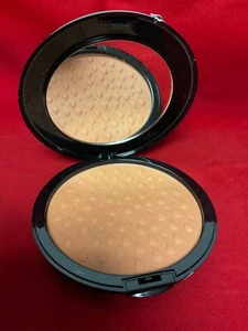 Signature Club A Jet Tech Wet Set Ultra Creamy Sheer Lightweight Powder #4 Tawny - Picture 1 of 3