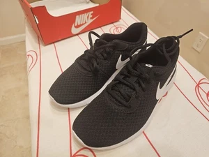 Nike Tanjun Black White Youth Kids Running Shoes  Size 5Y - Picture 1 of 7