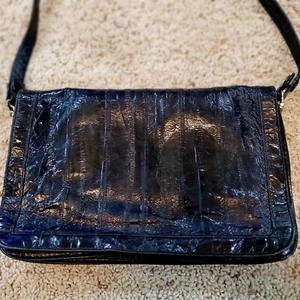 Bolso de hombro negro genuino piel de EEL suave pequeño deshilachado en asa - Imagen 1 de 8