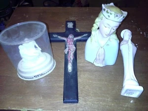 Vintage Group of Relgious Items 64 Worlds Fair Statue Crusifix statue & vase - Picture 1 of 11