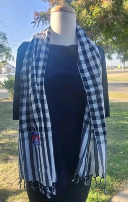 Bufanda Camboyana, Bufandas Khmer Tradicionales, Ankor Wat Negro/Blanco 60"x 15" pulgadas Foto 1 de 4