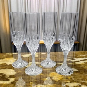 Cristal d'Arques BRETAGNE Sektflöten elegantes schlankes Design 4er Set Neuwertig! - Bild 1 von 1