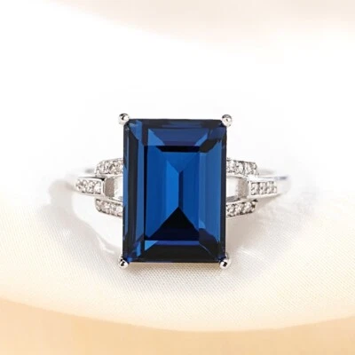 Anillo de cóctel relleno de oro blanco de 18k cristal SWAROVSKI talla esmeralda hecho con cristal SWAROVSKI Foto 1 de 4