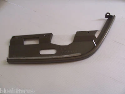 FARO IZQUIERDO ELDORADO 1998 1999 MOLDURA INFERIOR FABRICANTE ORIGINAL USADO GM Moonstone Foto 1 de 4