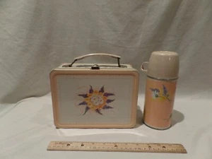 VINTAGE 1958 METAL FLORAL TIN LUNCH BOX WITH THERMOS BY THERMOS BRAND - Picture 1 of 10